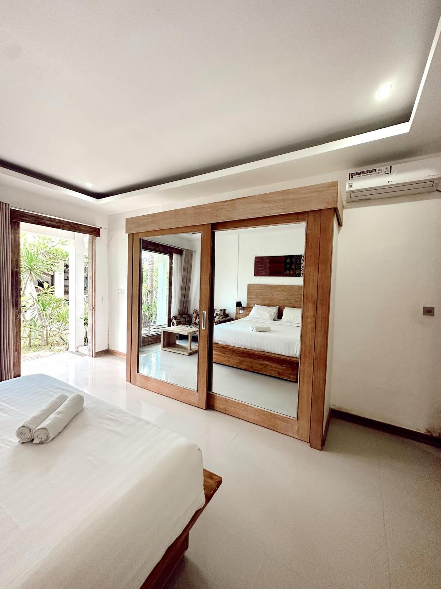 Hi5 Kuta Hotel Kuta  ภายนอก รูปภาพ