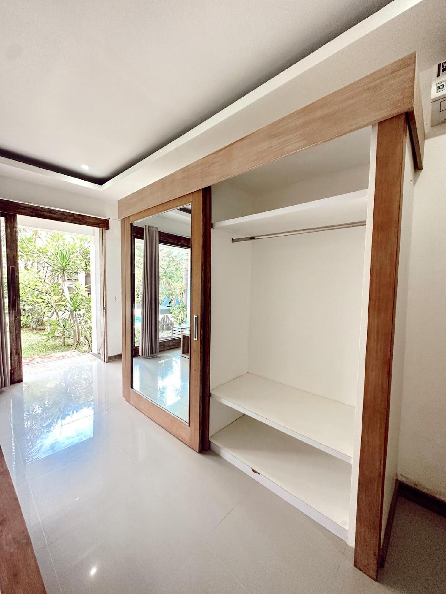 Hi5 Kuta Hotel Kuta  ภายนอก รูปภาพ