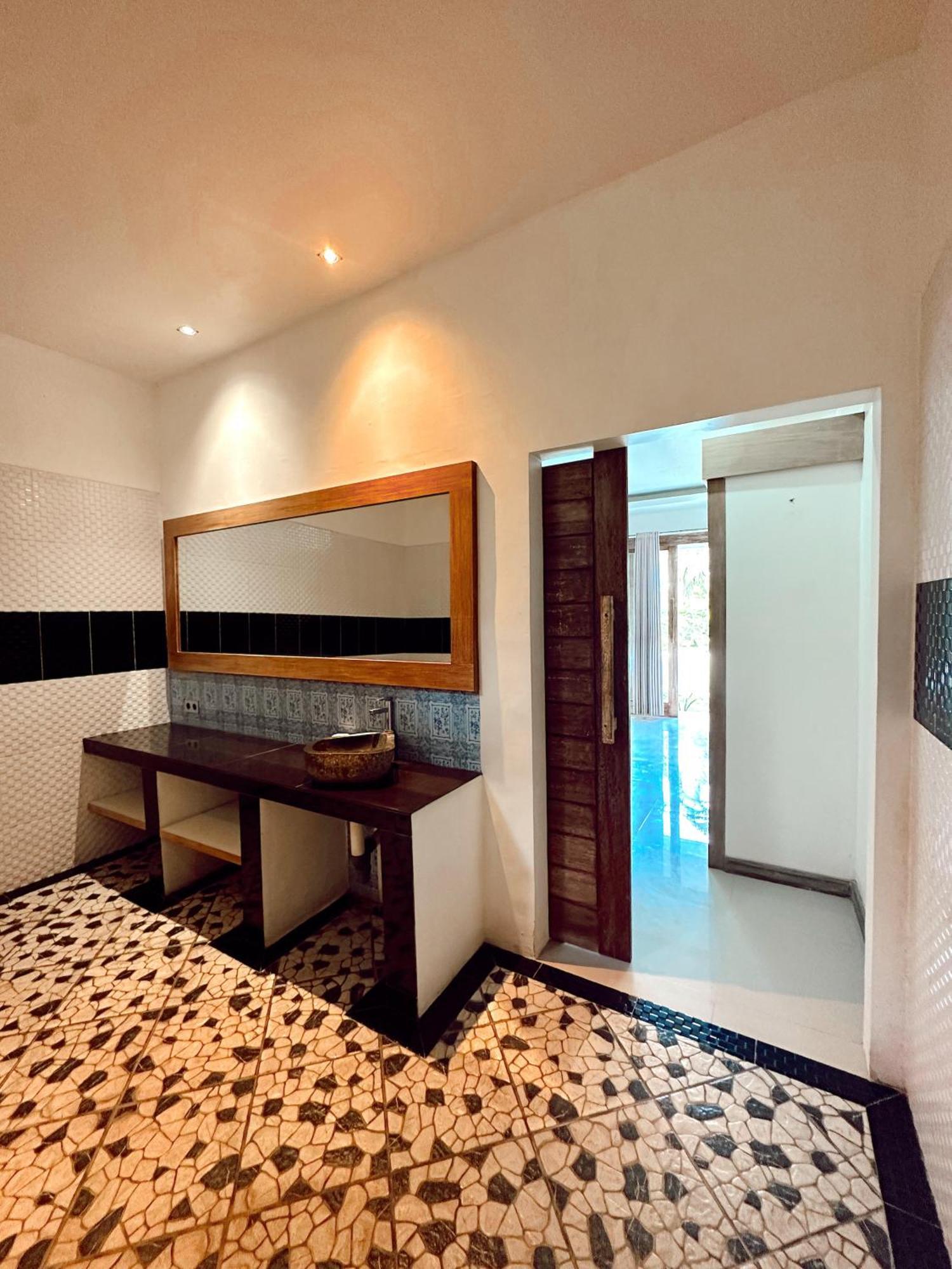 Hi5 Kuta Hotel Kuta  ภายนอก รูปภาพ