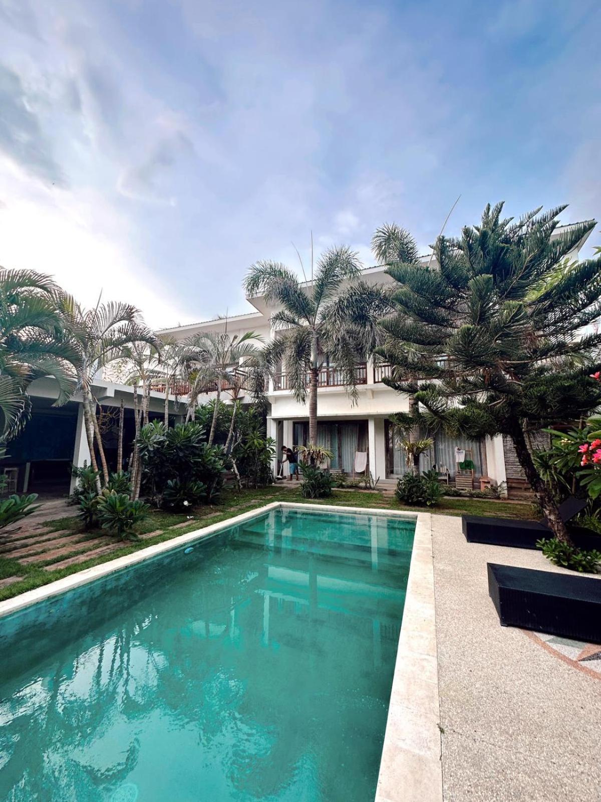 Hi5 Kuta Hotel Kuta  ภายนอก รูปภาพ
