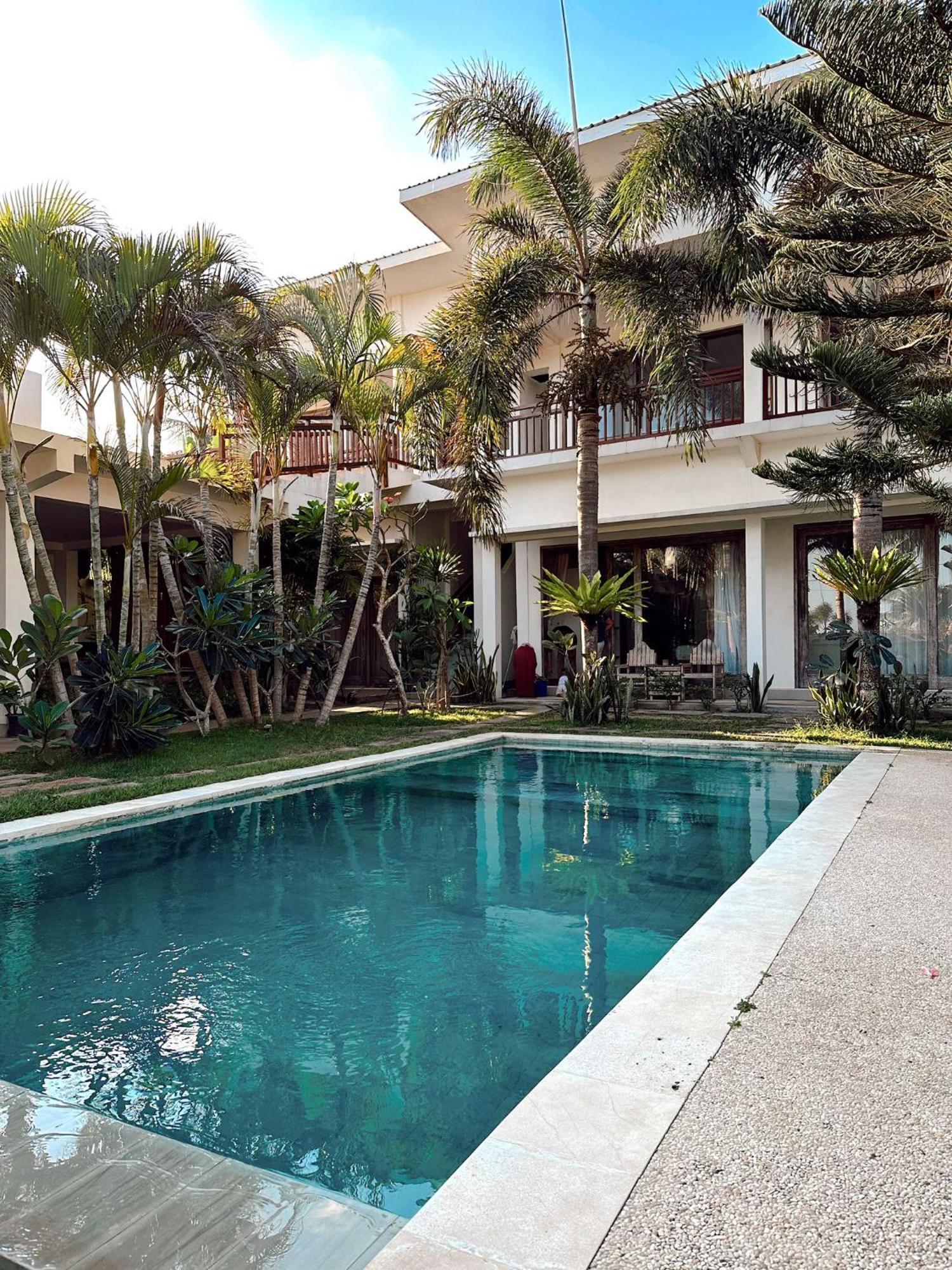 Hi5 Kuta Hotel Kuta  ภายนอก รูปภาพ