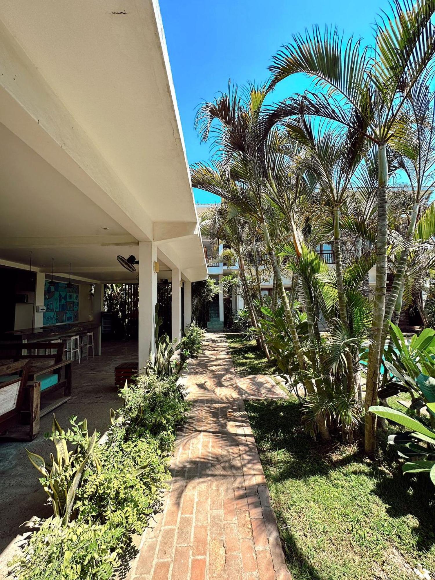 Hi5 Kuta Hotel Kuta  ภายนอก รูปภาพ