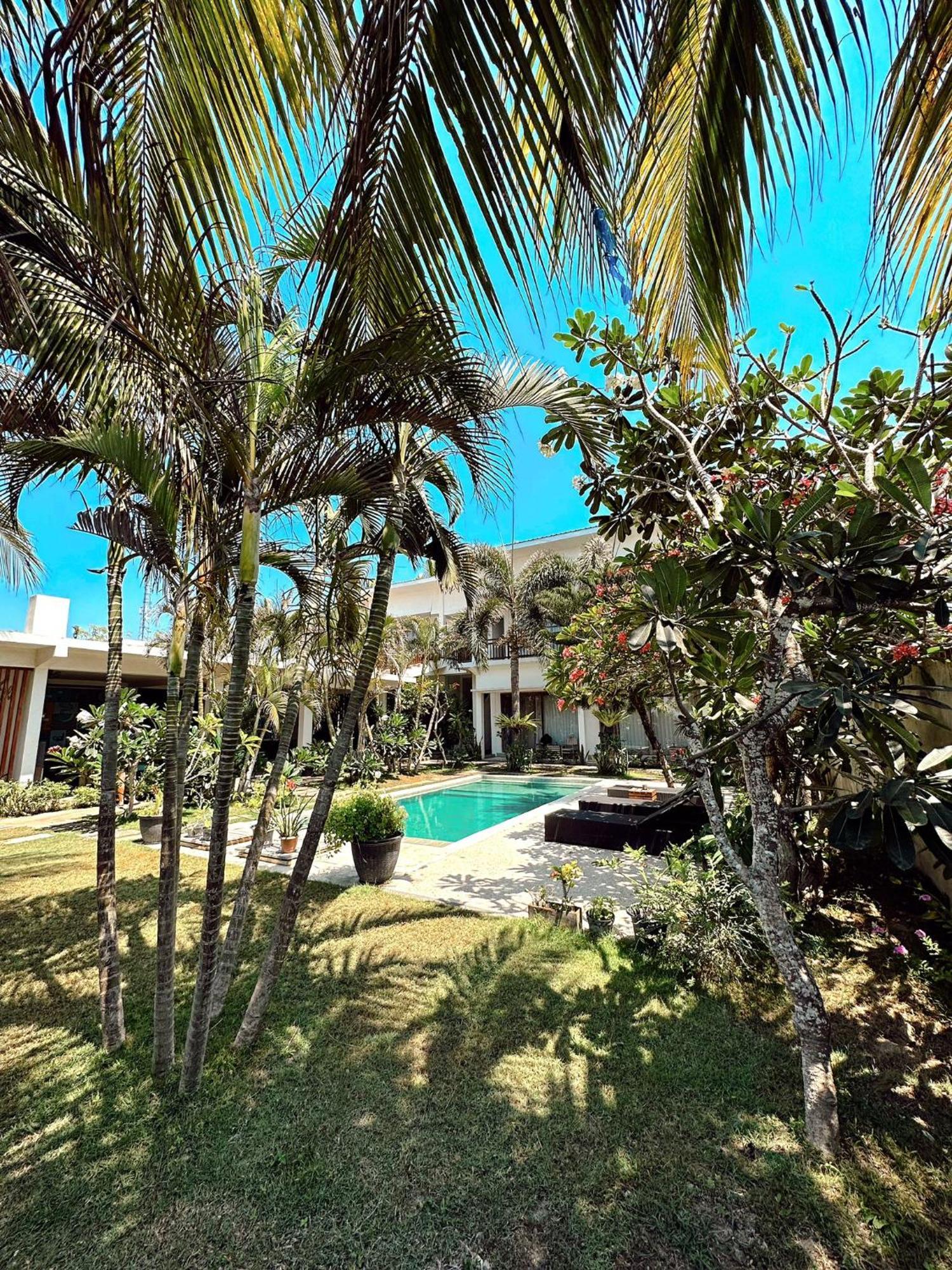 Hi5 Kuta Hotel Kuta  ภายนอก รูปภาพ