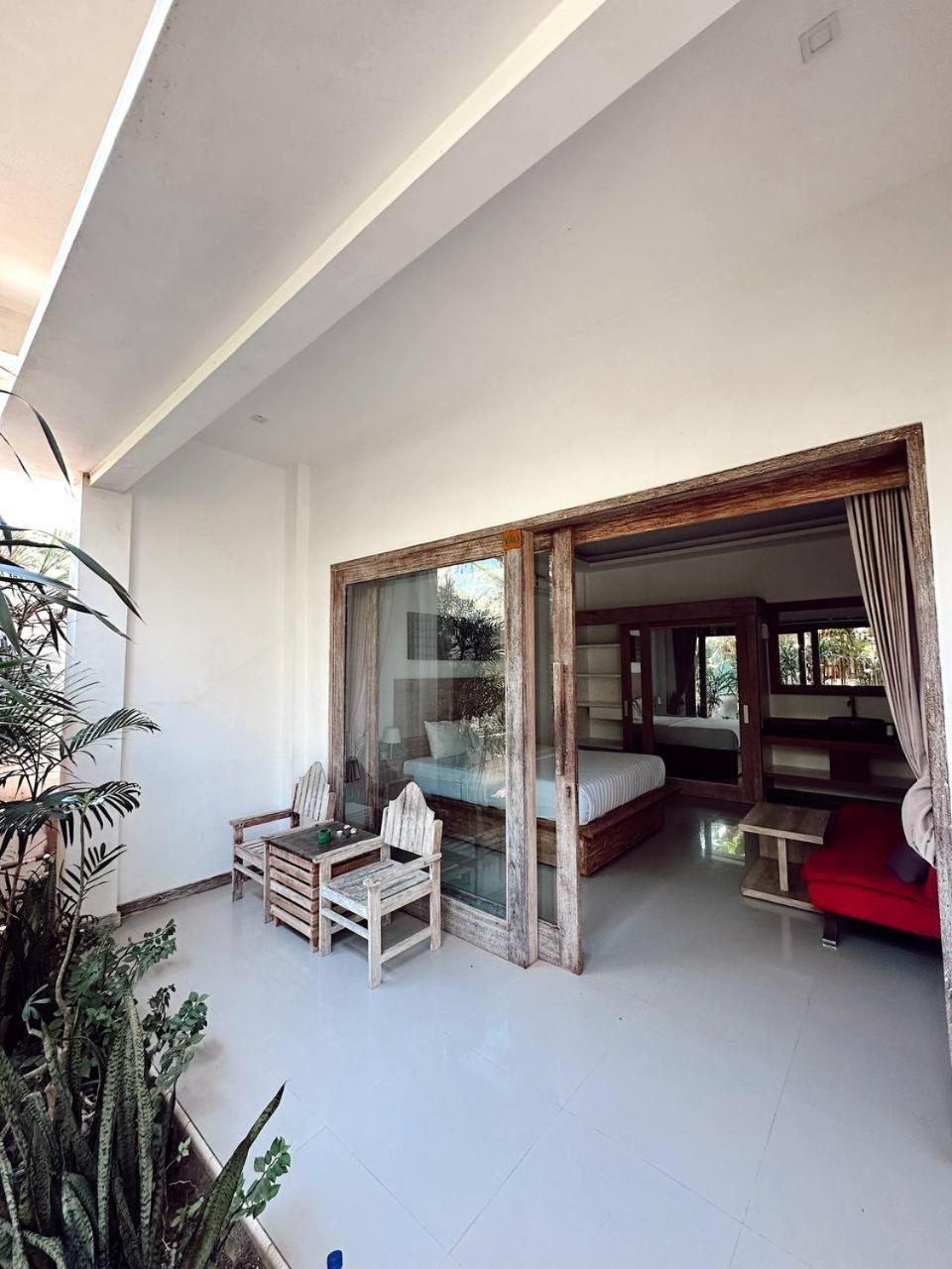 Hi5 Kuta Hotel Kuta  ภายนอก รูปภาพ